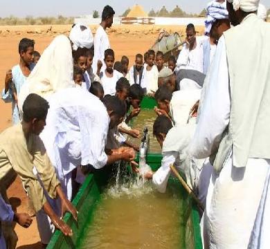 ازمة مياة الشرب تفاقمت في السودان وسعر برميل المياة تصل لـ25 الف جنيهاً